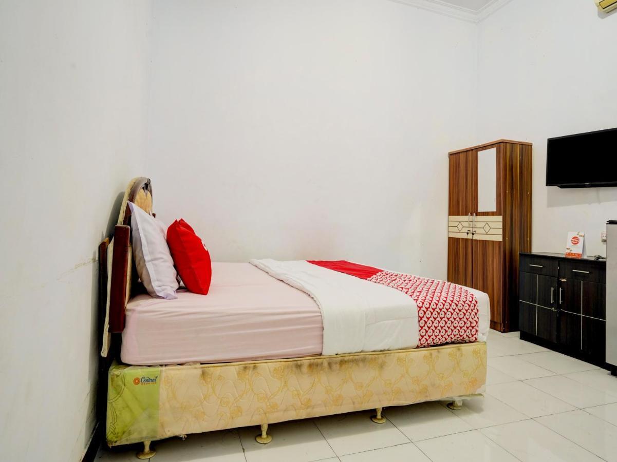 Super Oyo 90118 Hotel Diamond Syariah Субанг Экстерьер фото